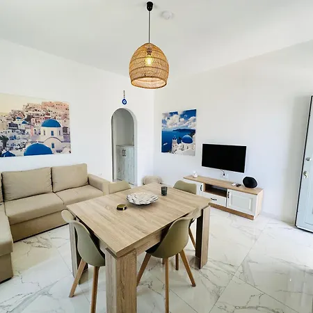 Santana Apartment Perivolos (Santorini)