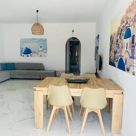 Santana Apartment Perivolos (Santorini)